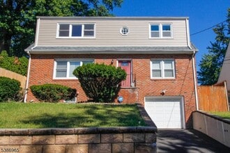 Building Photo - 609 Leo St