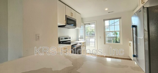 Building Photo - 1267 Little Bay Ave