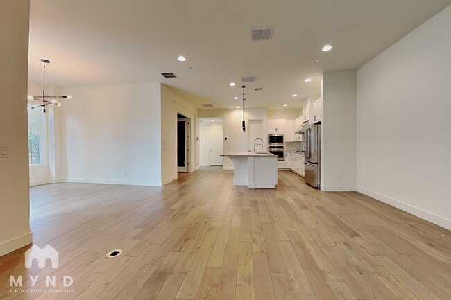 Building Photo - 6807 E Orion Dr