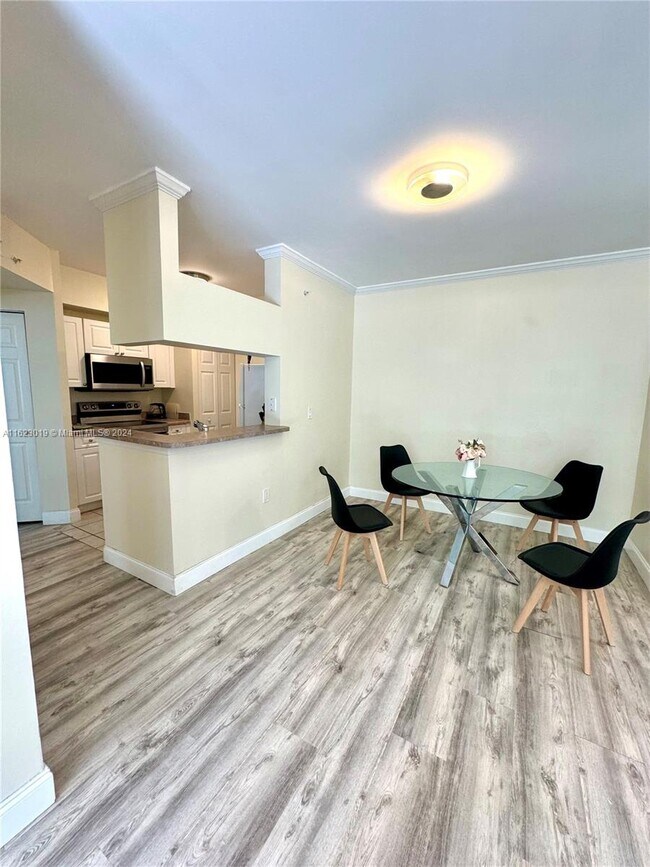 Foto del edificio - 17150 N Bay Rd