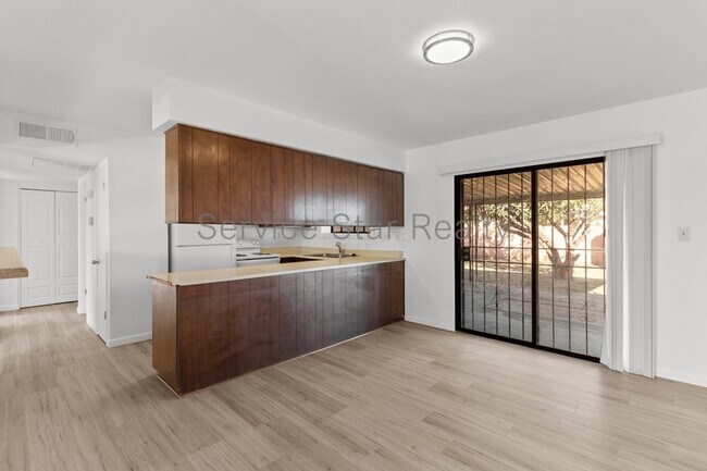 Building Photo - 3628 W Altadena Ave