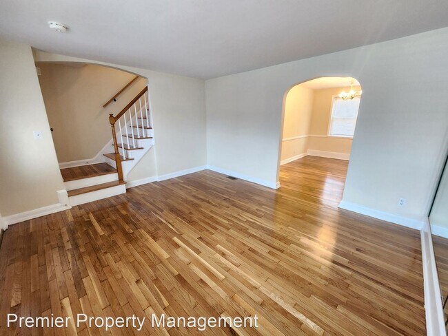 Building Photo - 3 br, 1.5 bath House - 1733 Wadsworth Way