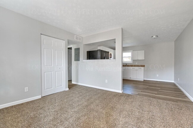 Building Photo - 419 Wood Creek Dr