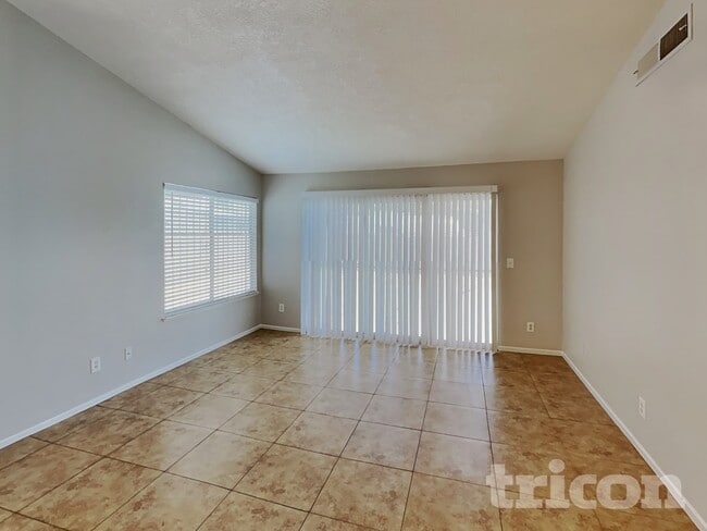 Foto del edificio - 1648 Trish Ln