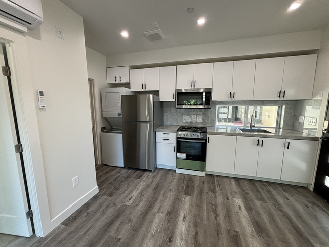 Building Photo - 5424 Garden Grove Ave