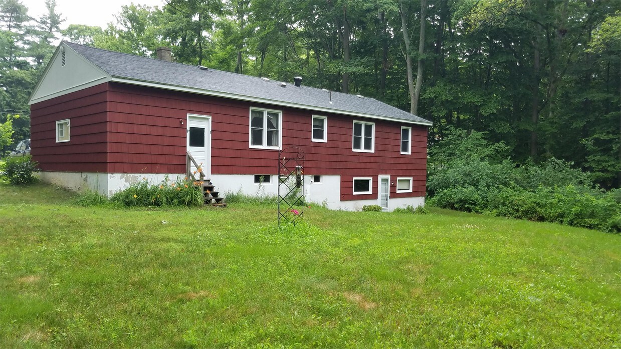 16 Page St, Kittery, ME 03904 House Rental in Kittery, ME