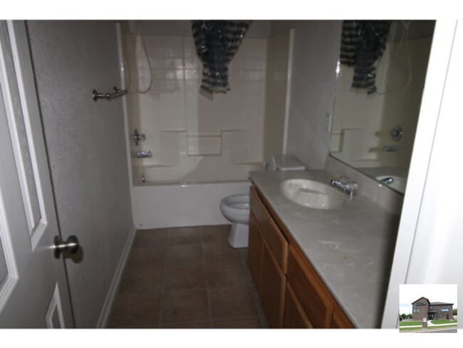 Building Photo - 4102 Janelle Dr