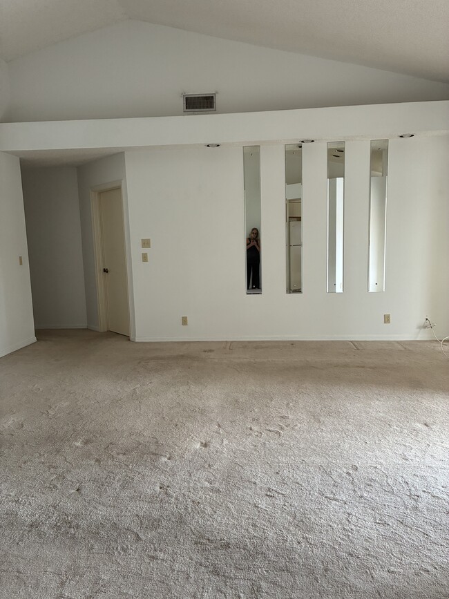 Foto del edificio - 3226 Laurel Oaks Ln