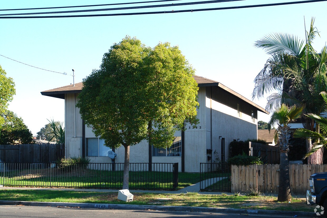 Foto principal - 3342 Roosevelt St