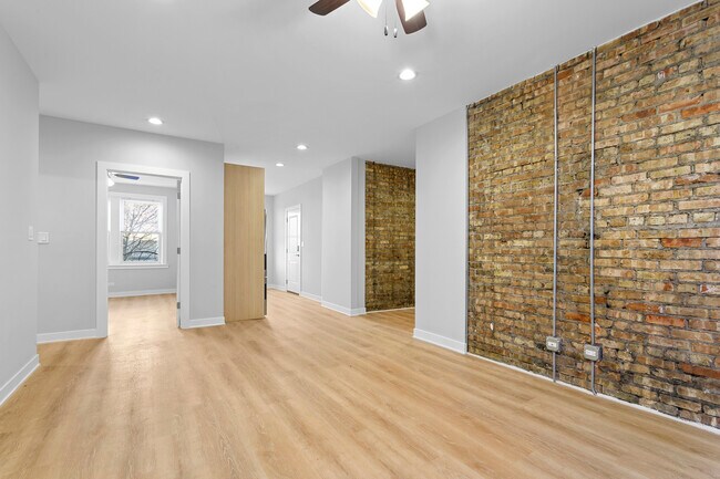 Foto del edificio - 7387 N Damen Ave