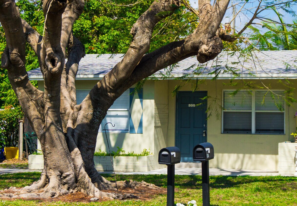 Primary Photo - 805 NW 5th Ave