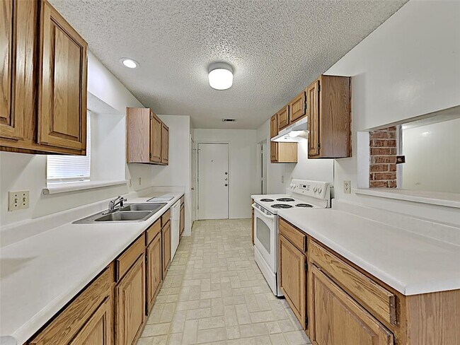 Building Photo - 10016 Bugle Dr