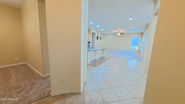 Foto del edificio - 3742 E Comstock Dr