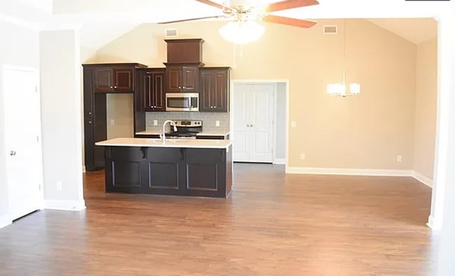 Building Photo - 10 Ivy Cross