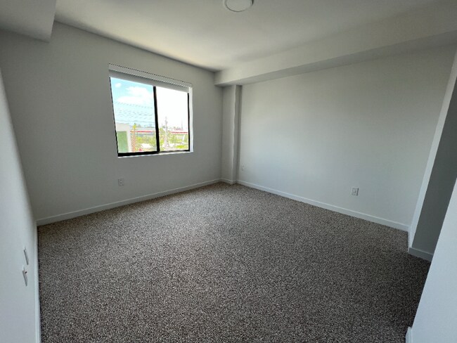 Building Photo - 128 SW 127th Ave