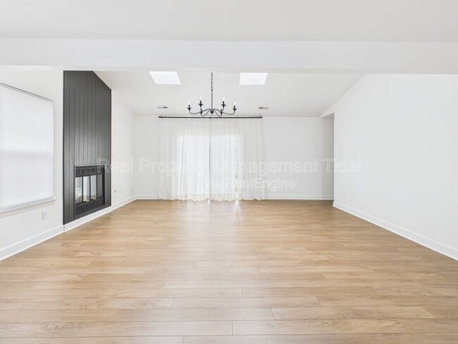 Foto del edificio - 236 Huntstree Pl