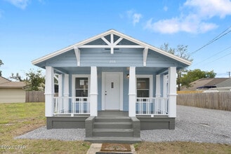 Building Photo - 206 E 2nd Ct