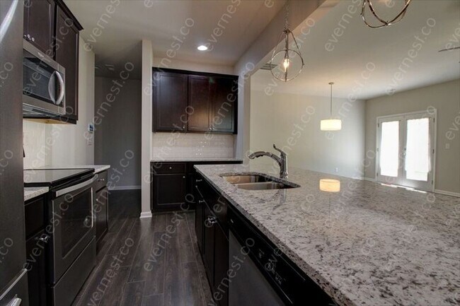 Building Photo - 391 Mulberry Row