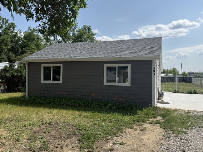 Foto del edificio - 1303 Lake Elmo Dr