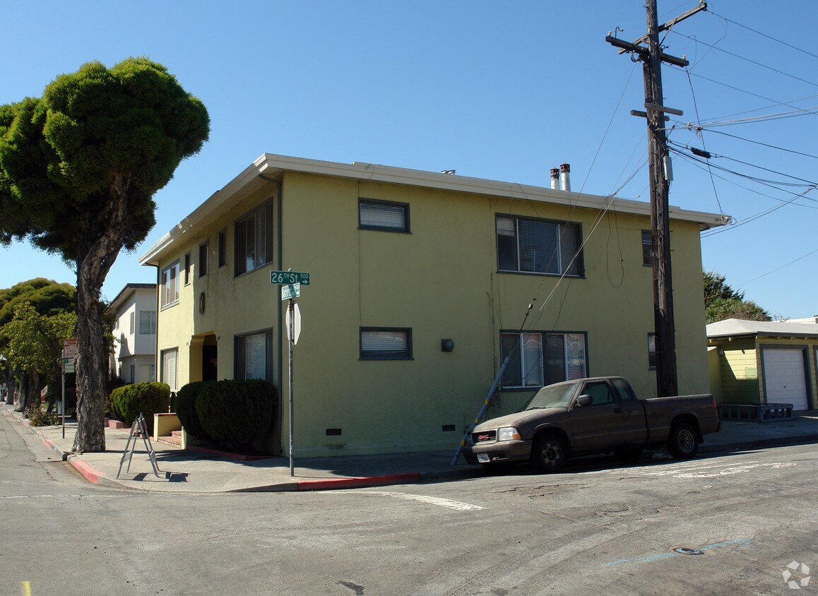 Primary Photo - 2563 Barrett Ave