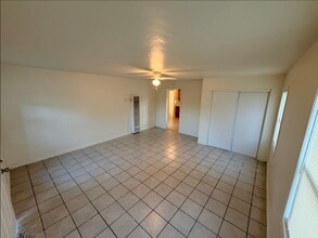 Building Photo - 818 E Rte 66