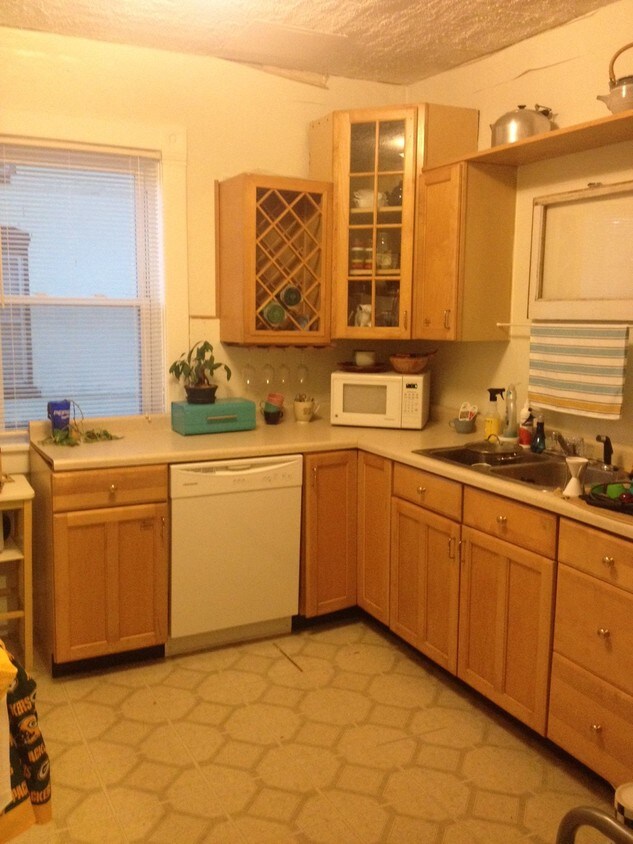 Kitchen - 1207 W 2nd St