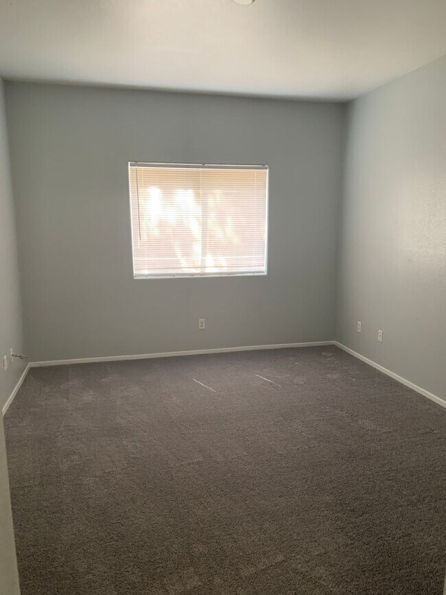 Building Photo - 5655 E. Sahara Ave. #1007