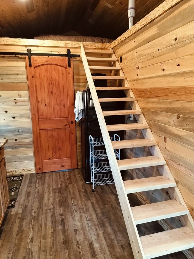 Building Photo - Fully Furnished Studio with Fenced Yard