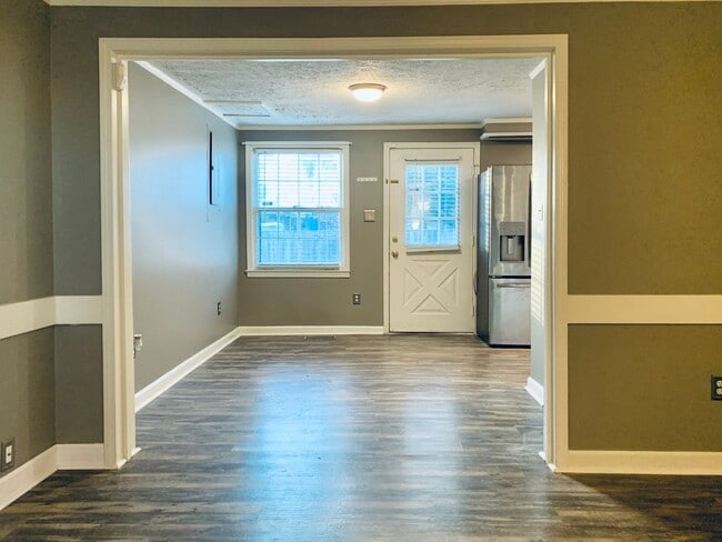 Building Photo - Downtown Condo with Water Views! 2BR/1.5BA...