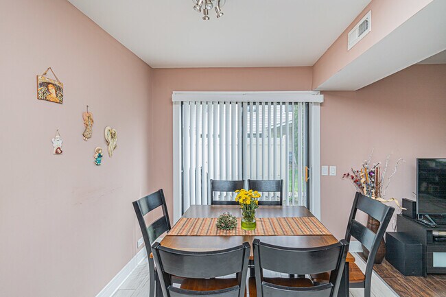Foto del edificio - 719 Whitesail Dr