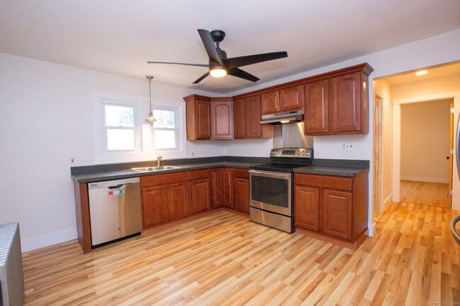Building Photo - 53 Battell St