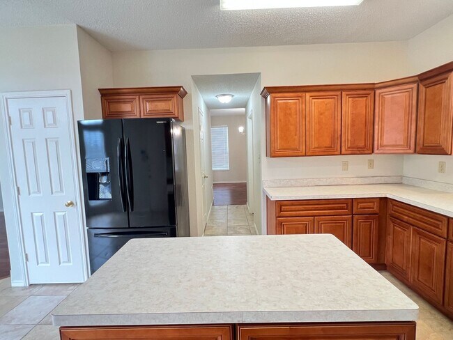 Building Photo - 723 Sumner Dr