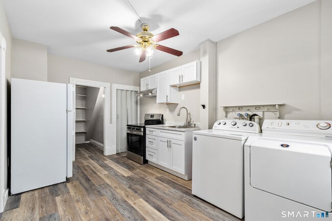 Building Photo - 39 Goodwin St