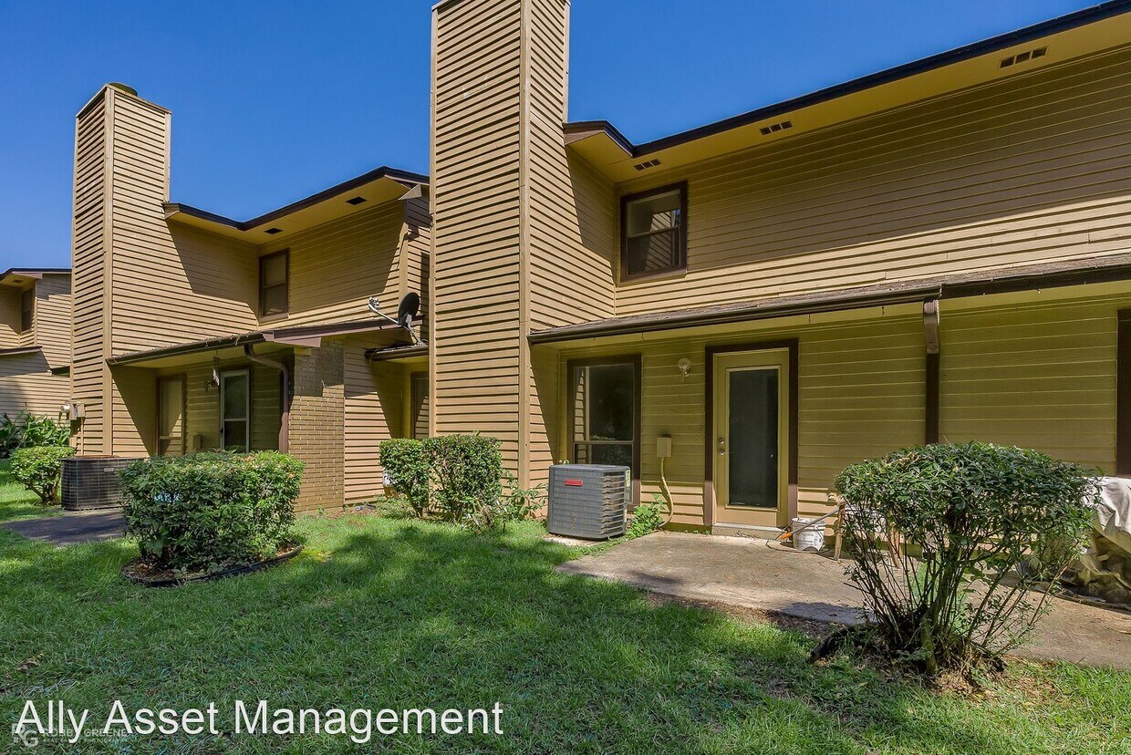 Primary Photo - 2 br, 2 bath House - 5640 S. Lakeshore #43