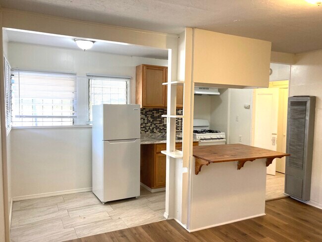 Building Photo - 313 Fischer St