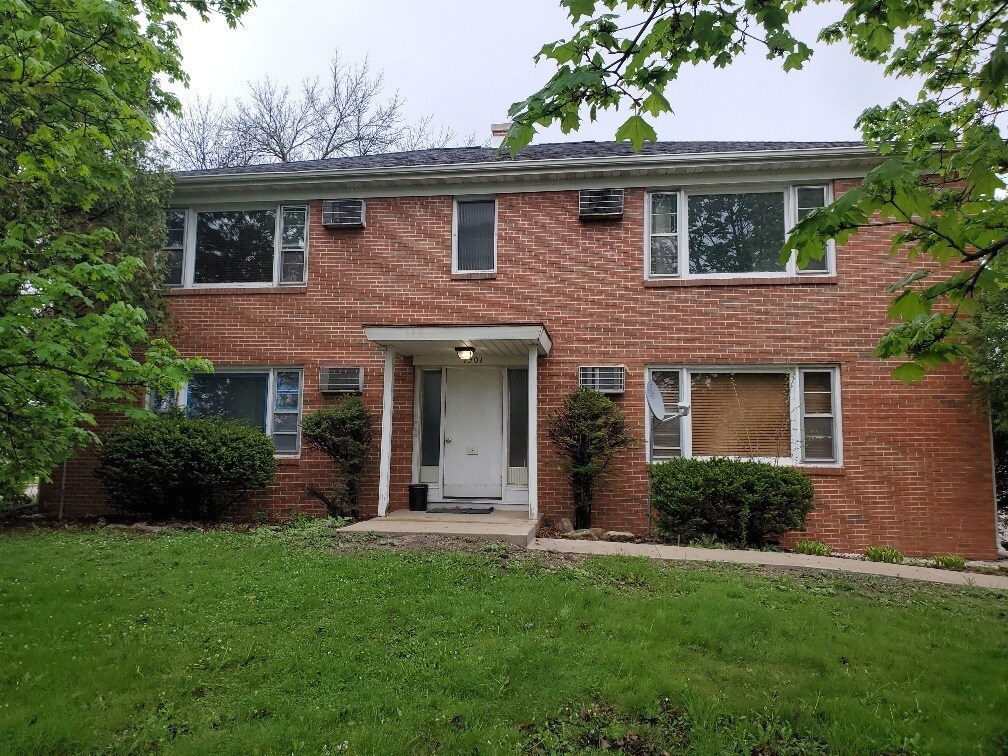 Primary Photo - 1301 Jewel Ct