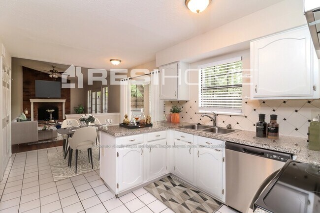 Foto del edificio - 3312 Forest Creek Dr