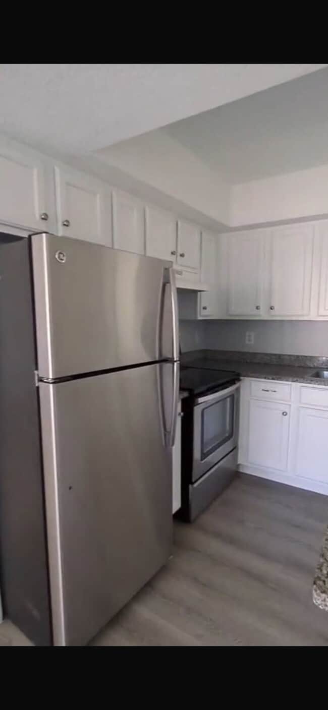 Building Photo - Pelican Pointe