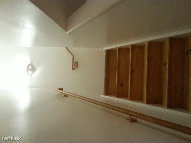 Building Photo - 222 Bradley Ave