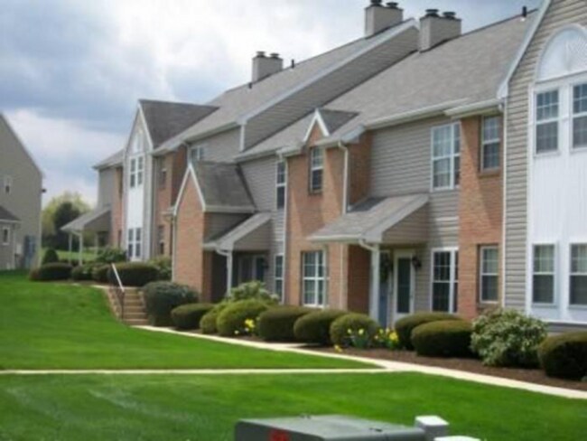 Building Photo - Great ‘Seven Oaks’ Condo