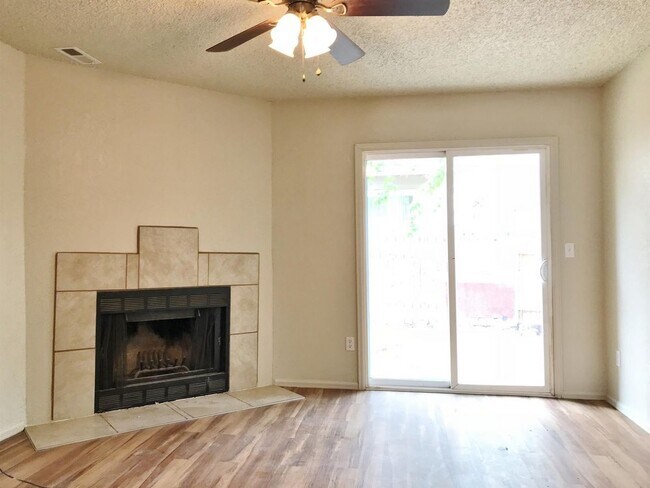 Building Photo - 1160 Mazatlan Circle C