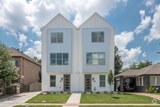 Building Photo - 2703 Lubbock Ave