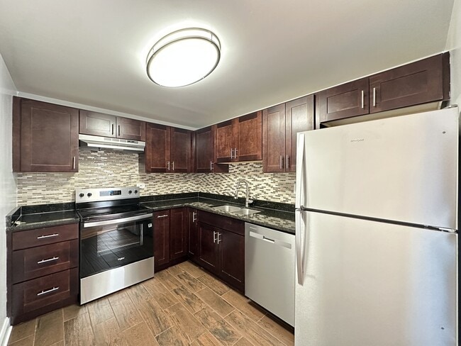 Building Photo - 525 N Quentin Rd