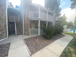 Building Photo - 940 S Walden Way