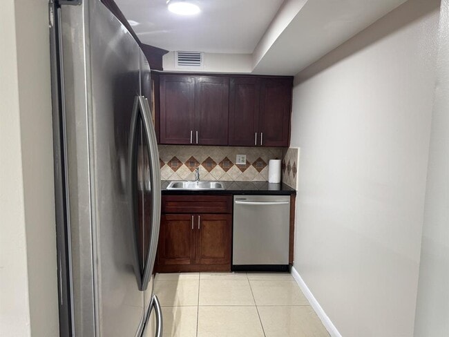 Foto del edificio - 3710 N Pine Island Rd