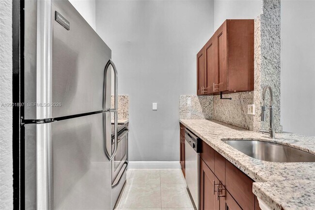 Foto del edificio - 2851 N Oakland Forest Dr