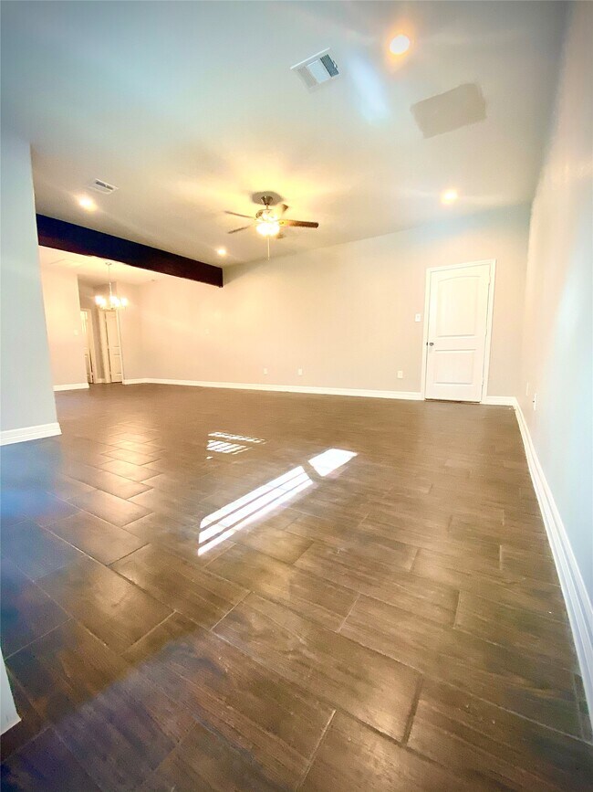 Foto del edificio - 8246 Lanham Ln