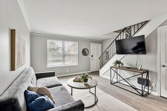 Building Photo - 400 Adamwood Dr