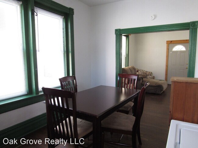Building Photo - 4 br, 1 bath Room For Rent - 720-722 Klond...