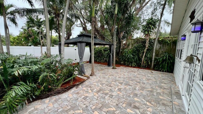 Foto del edificio - 48 SW 14th St